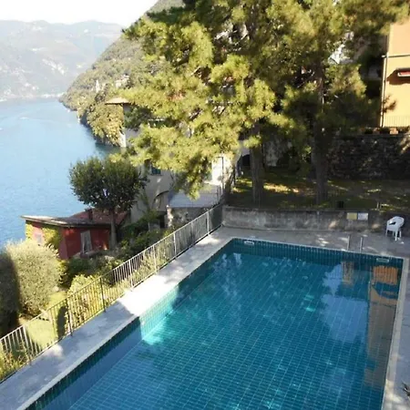 Lovely & Romantic Attic On Lake Como *